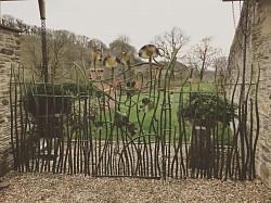 Screen with gate - Ugborough, Devon