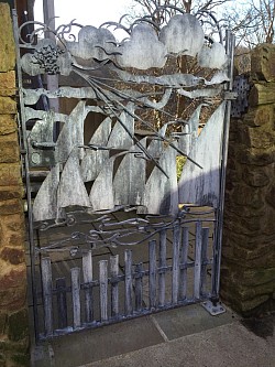 Sculptural gate ‘Beadon Regatta’ - Salcombe, Devon