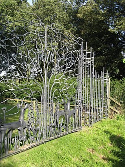 Feature screen with gates - Farleigh Wallop, Basingstoke, Hampshire
