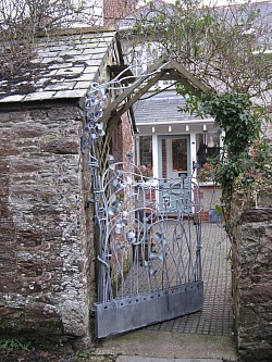 Entrance with fixed arch detail- Holberton, Devon